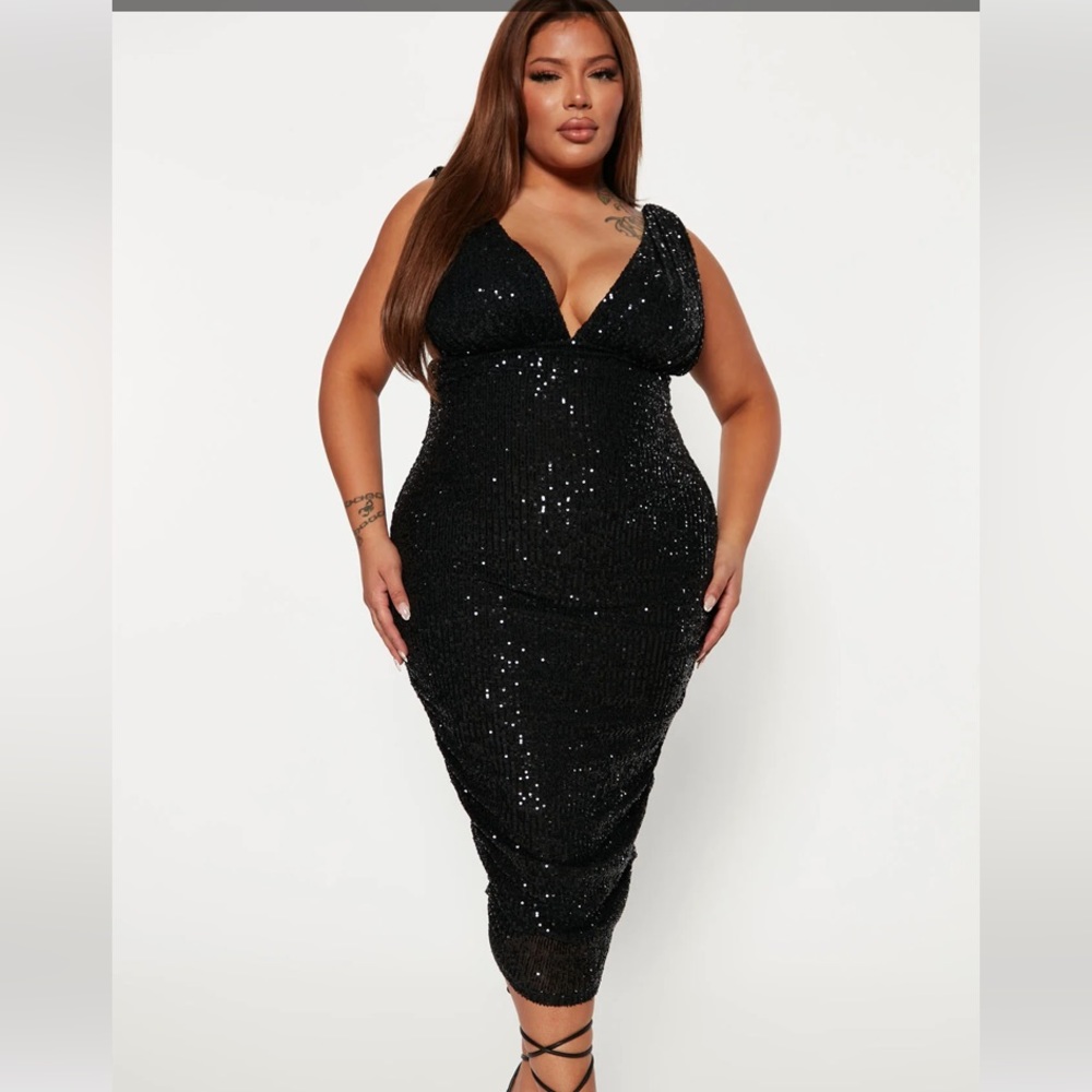 New with tags!! Sequin Midi Dress